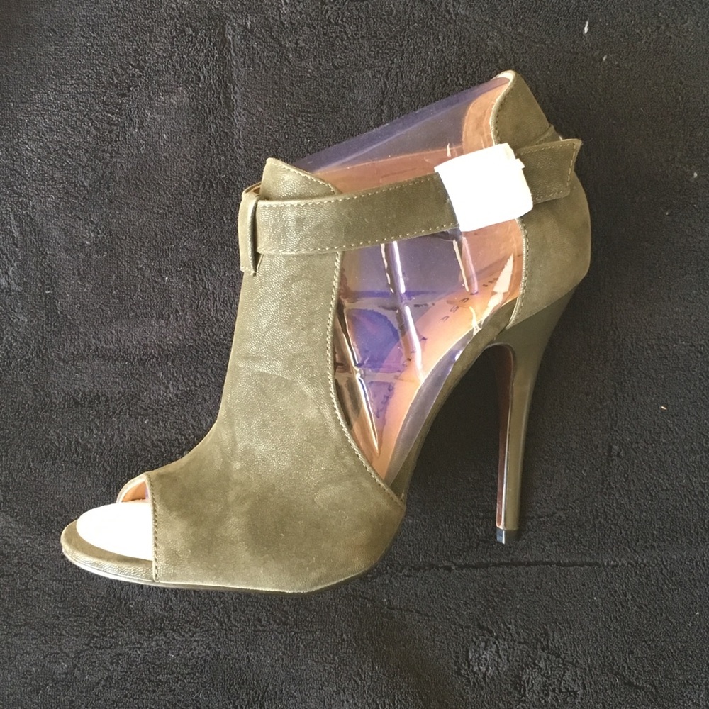 MINT condition! Chinese Laundry Heels, size 7.5